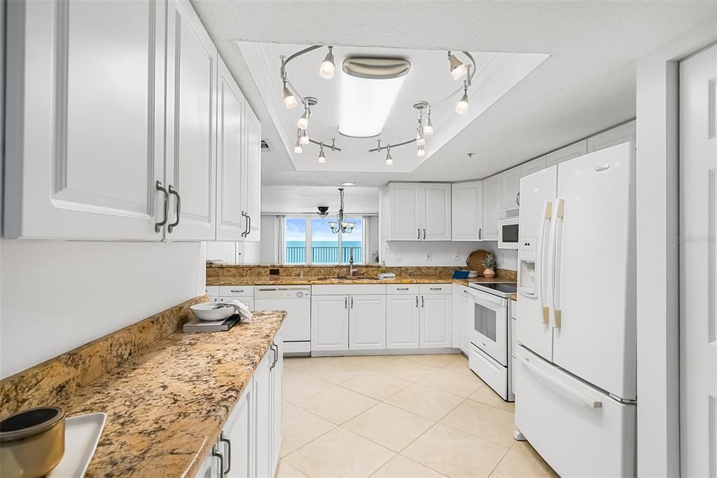 待售: $649,900 (2 贝兹, 2 浴室, 1608 平方英尺)