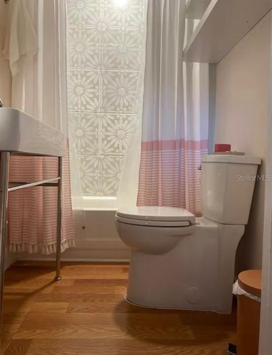 For Rent: $1,800 (2 beds, 1 baths, 1100 Square Feet)