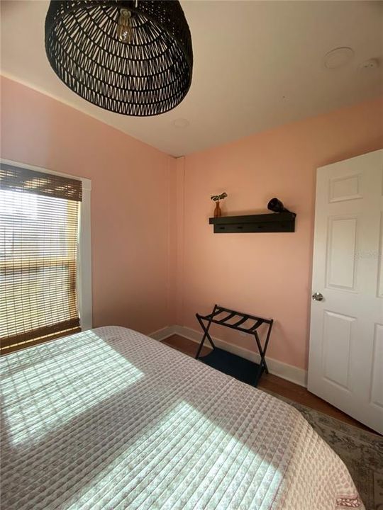 For Rent: $1,800 (2 beds, 1 baths, 1100 Square Feet)