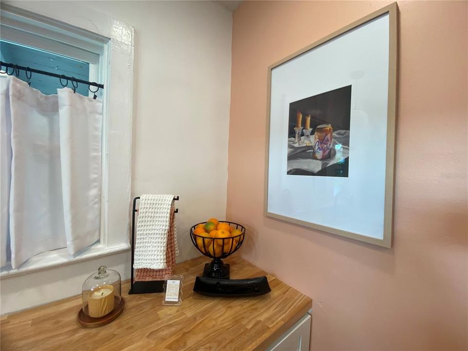 For Rent: $1,800 (2 beds, 1 baths, 1100 Square Feet)