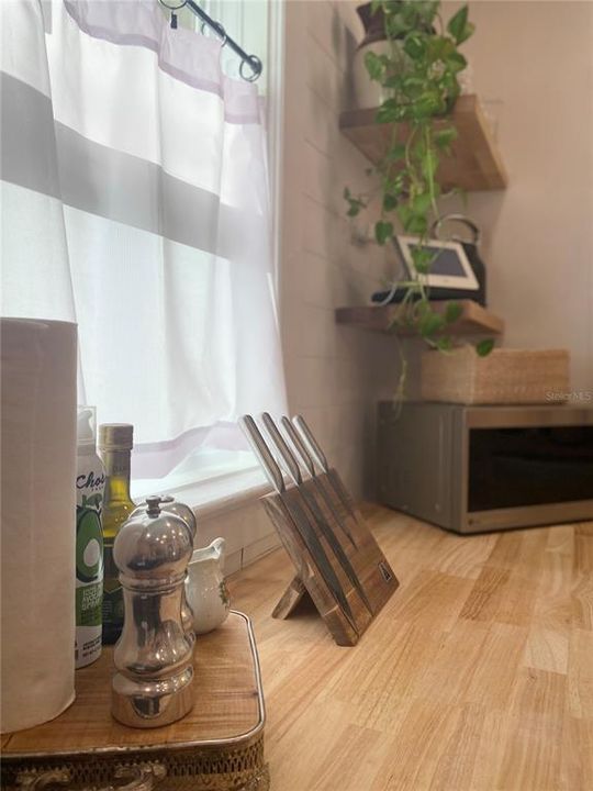 For Rent: $1,800 (2 beds, 1 baths, 1100 Square Feet)