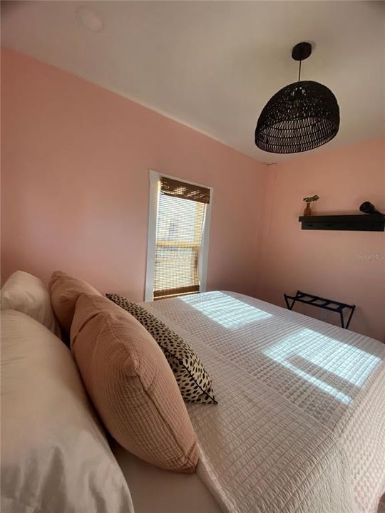 For Rent: $1,800 (2 beds, 1 baths, 1100 Square Feet)