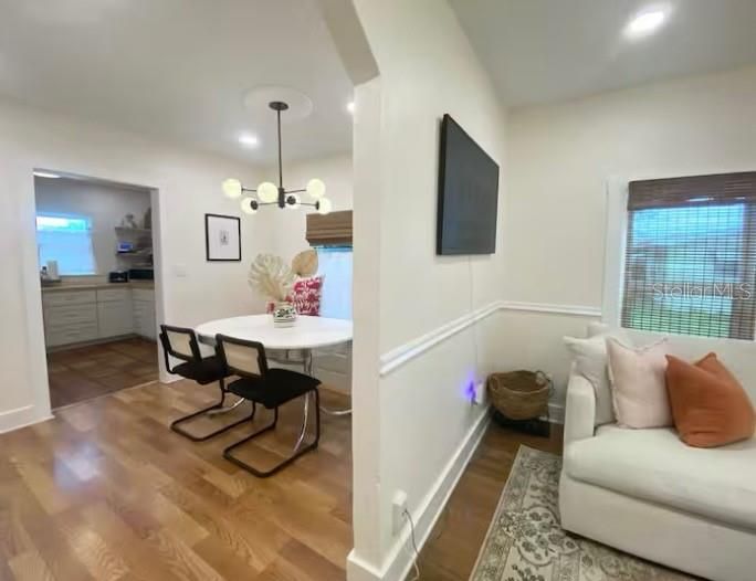 For Rent: $1,800 (2 beds, 1 baths, 1100 Square Feet)