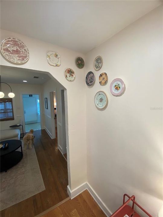 For Rent: $1,800 (2 beds, 1 baths, 1100 Square Feet)