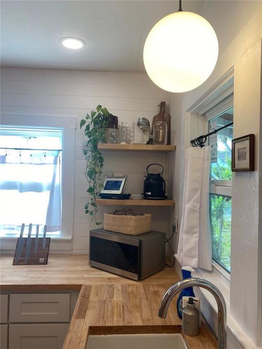 For Rent: $1,800 (2 beds, 1 baths, 1100 Square Feet)