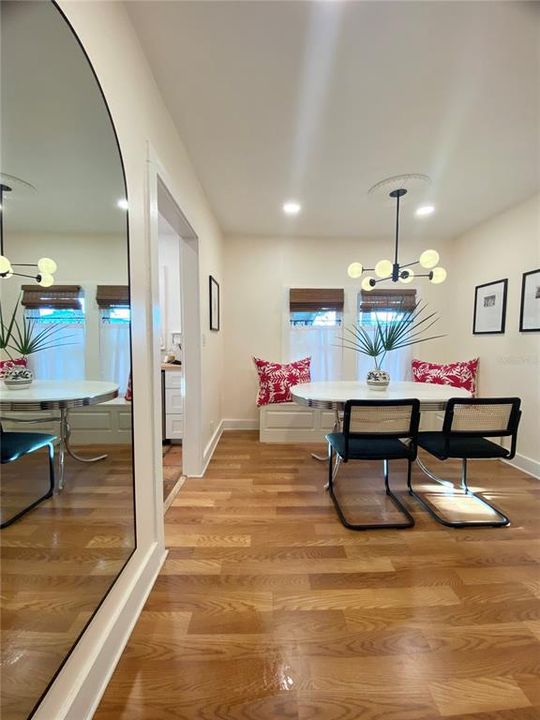 For Rent: $1,800 (2 beds, 1 baths, 1100 Square Feet)