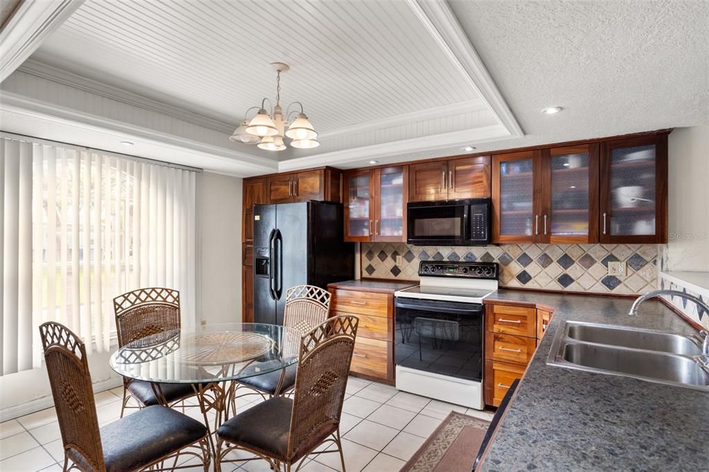 На продажу: $415,000 (2 спален, 2 ванн, 1650 Квадратных фут)