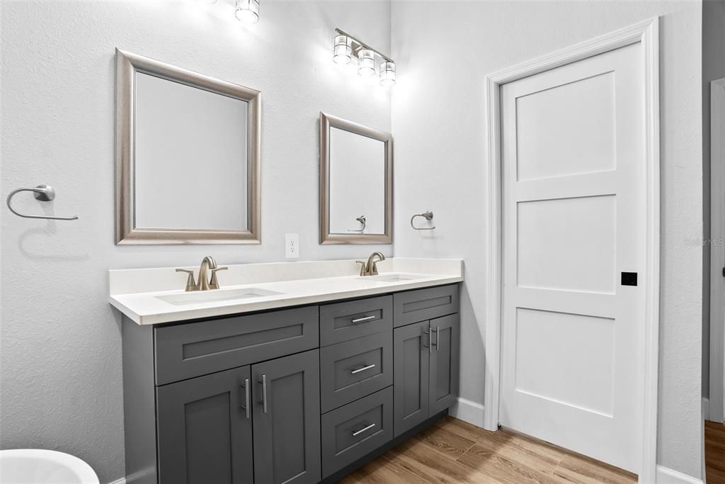 For Sale: $1,174,000 (6 beds, 3 baths, 2522 Square Feet)