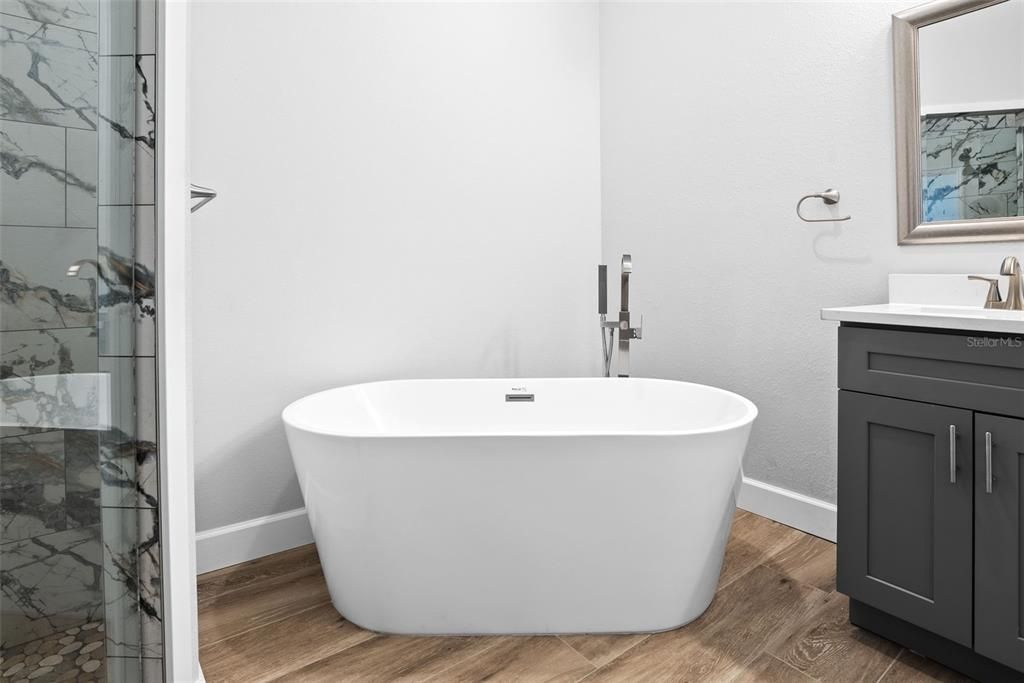 For Sale: $1,174,000 (6 beds, 3 baths, 2522 Square Feet)