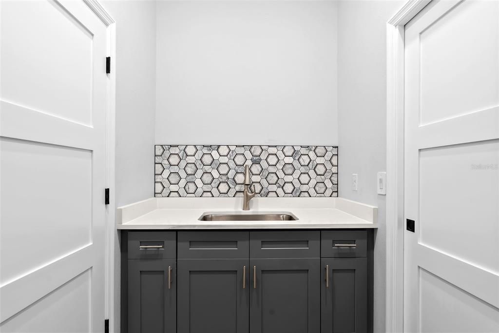 For Sale: $1,174,000 (6 beds, 3 baths, 2522 Square Feet)