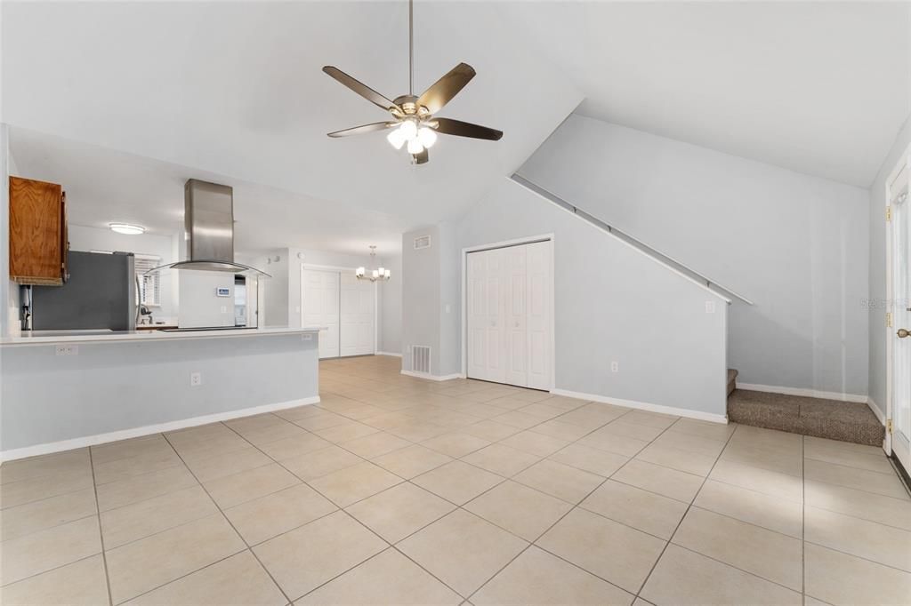 Active With Contract: $195,000 (2 beds, 2 baths, 1203 Square Feet)