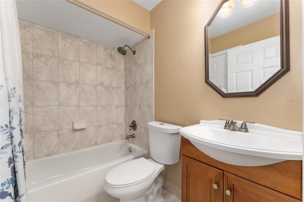 Active With Contract: $195,000 (2 beds, 2 baths, 1203 Square Feet)