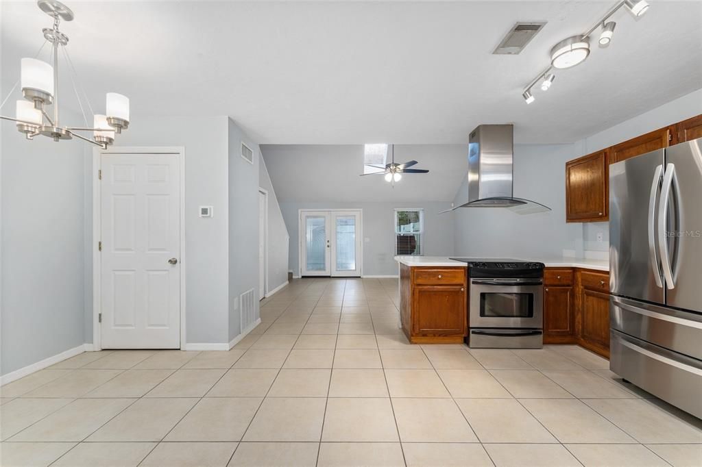 Active With Contract: $195,000 (2 beds, 2 baths, 1203 Square Feet)