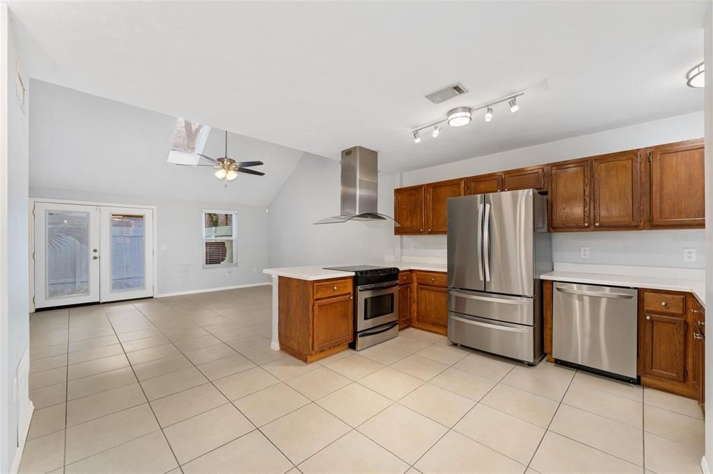 Active With Contract: $195,000 (2 beds, 2 baths, 1203 Square Feet)
