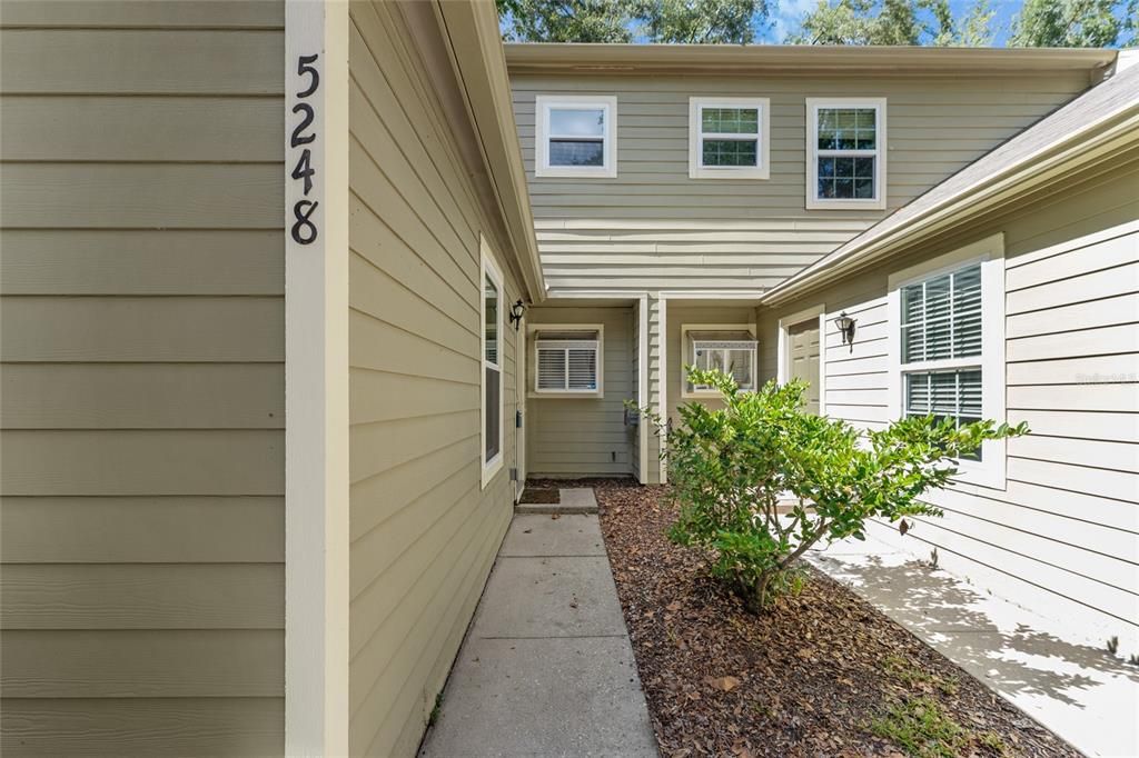 Active With Contract: $195,000 (2 beds, 2 baths, 1203 Square Feet)