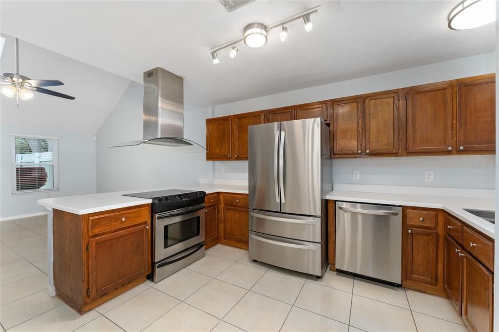Active With Contract: $195,000 (2 beds, 2 baths, 1203 Square Feet)