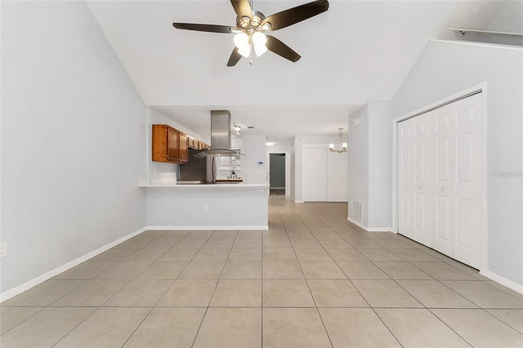 Active With Contract: $195,000 (2 beds, 2 baths, 1203 Square Feet)