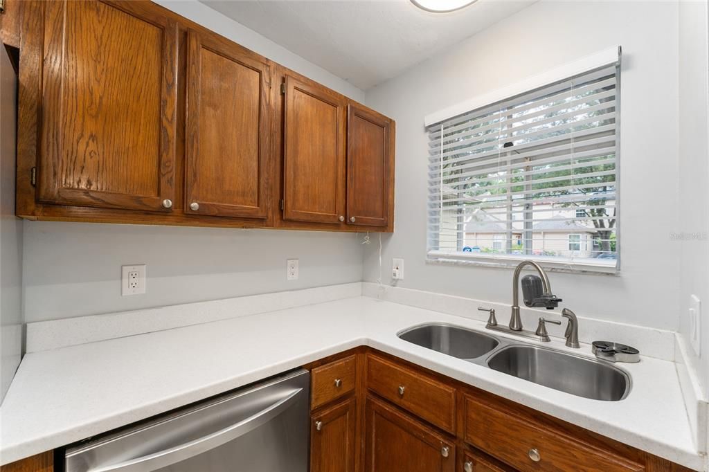 Active With Contract: $195,000 (2 beds, 2 baths, 1203 Square Feet)