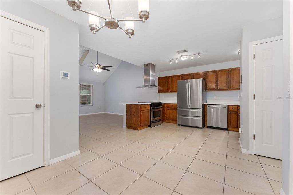 Active With Contract: $195,000 (2 beds, 2 baths, 1203 Square Feet)