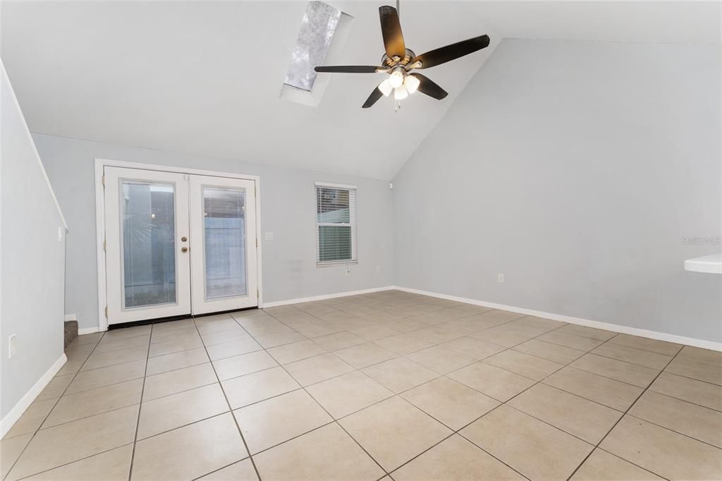 Active With Contract: $195,000 (2 beds, 2 baths, 1203 Square Feet)