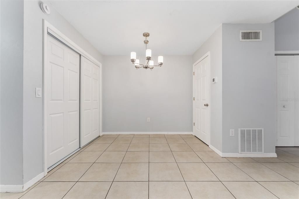 Active With Contract: $195,000 (2 beds, 2 baths, 1203 Square Feet)