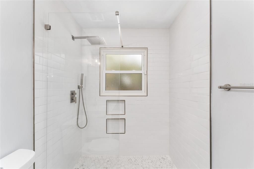 Active With Contract: $195,000 (2 beds, 2 baths, 1203 Square Feet)