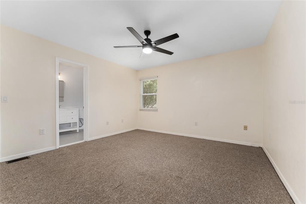 Active With Contract: $195,000 (2 beds, 2 baths, 1203 Square Feet)