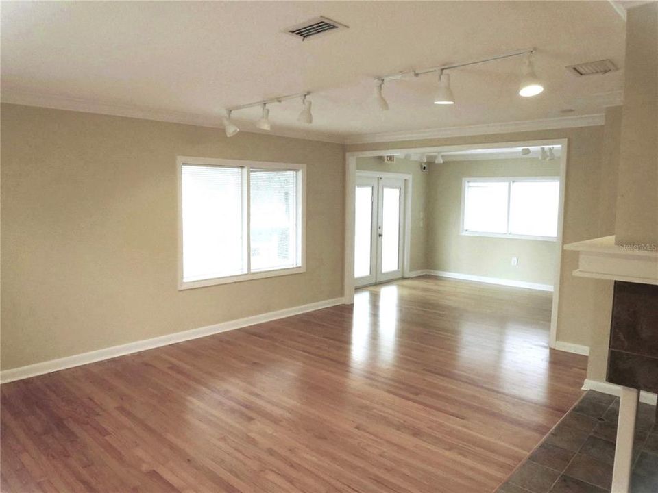 En Venta: $695,500 (0 camas, 0 baños, 1656 Pies cuadrados)