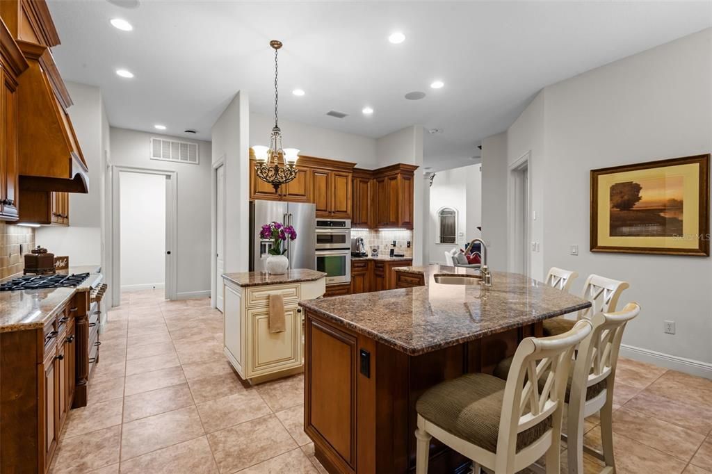 For Sale: $1,275,000 (6 beds, 4 baths, 4250 Square Feet)