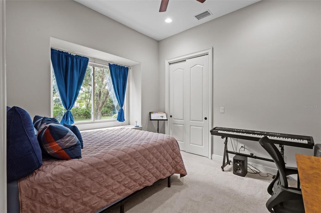 For Sale: $1,275,000 (6 beds, 4 baths, 4250 Square Feet)