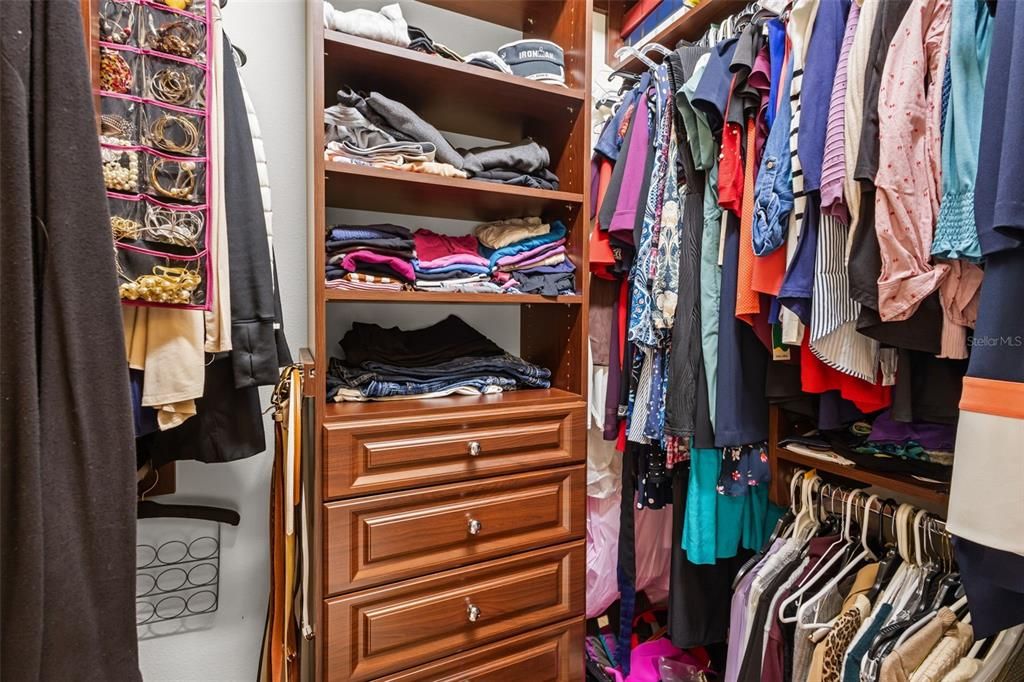 For Sale: $1,275,000 (6 beds, 4 baths, 4250 Square Feet)