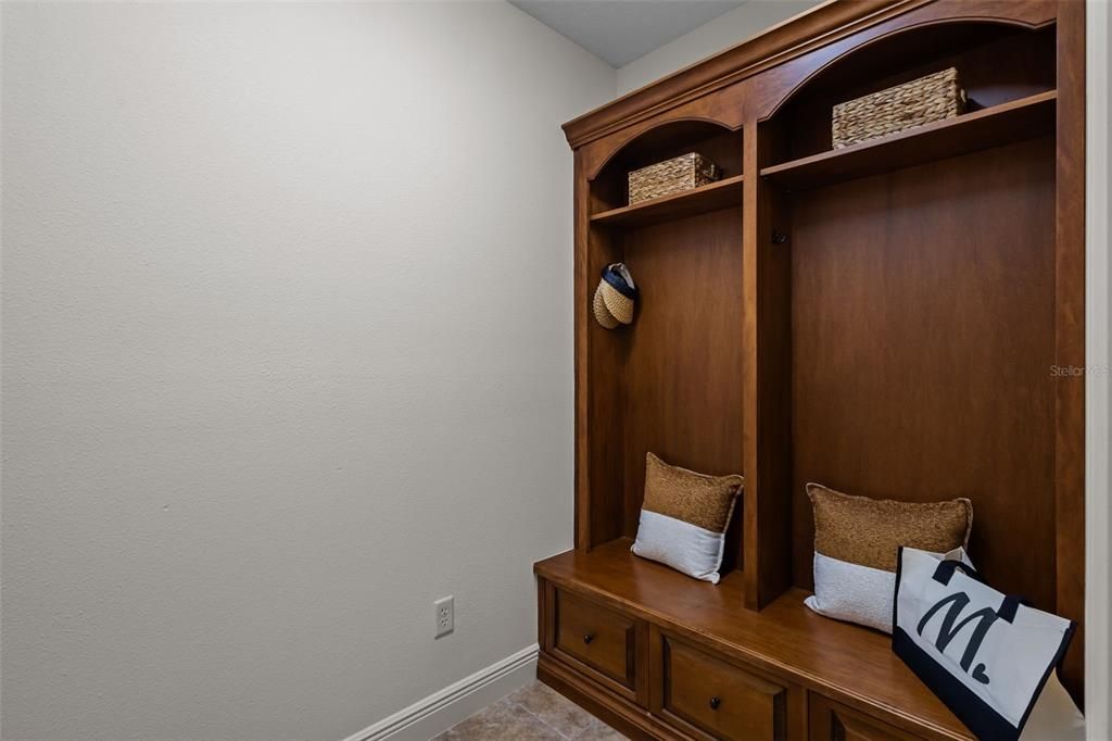 For Sale: $1,275,000 (6 beds, 4 baths, 4250 Square Feet)