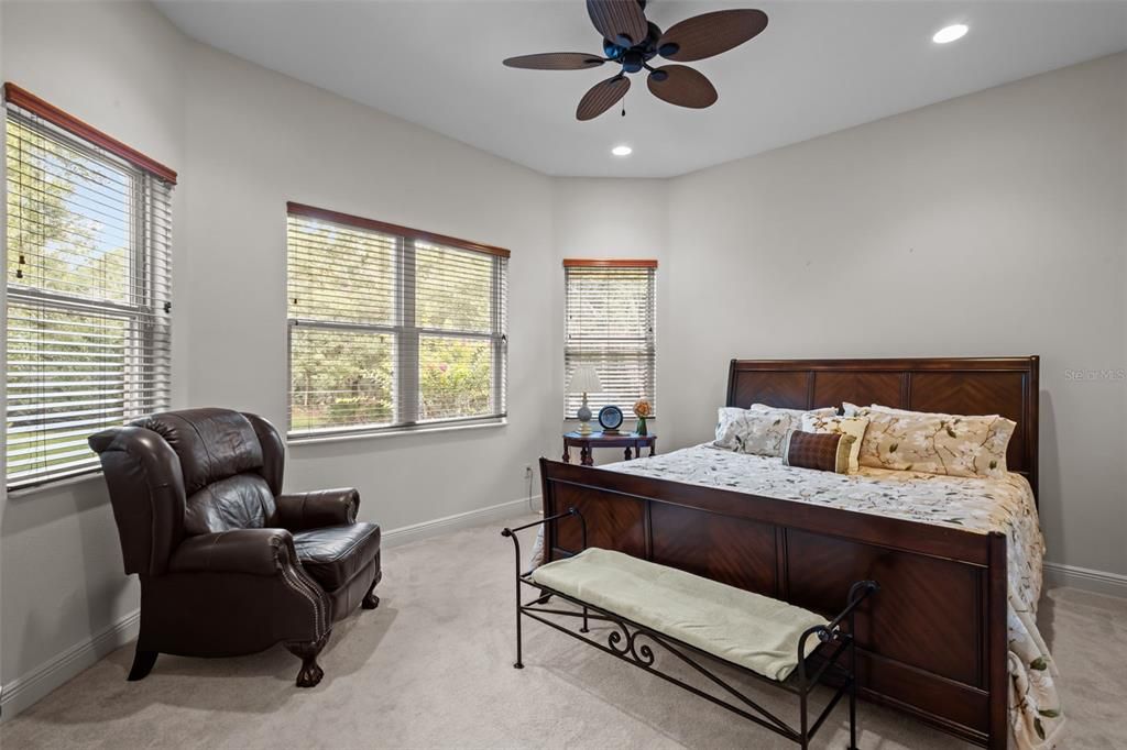 For Sale: $1,275,000 (6 beds, 4 baths, 4250 Square Feet)