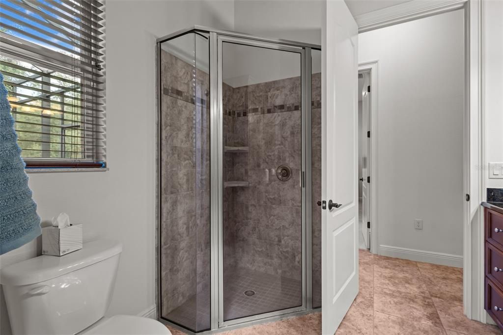 For Sale: $1,275,000 (6 beds, 4 baths, 4250 Square Feet)