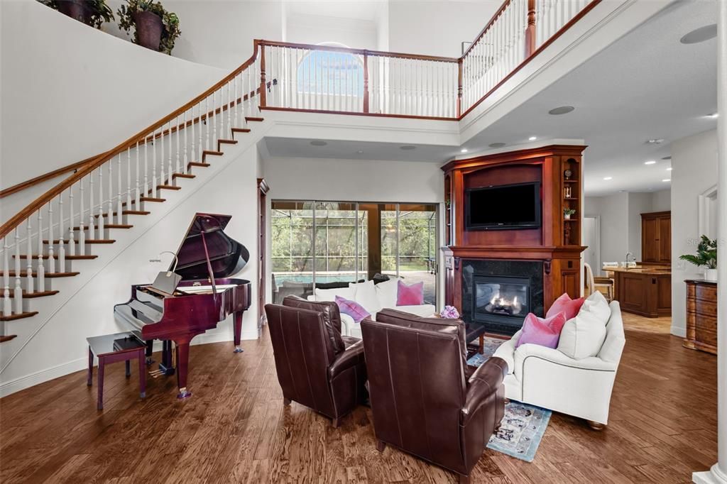 For Sale: $1,275,000 (6 beds, 4 baths, 4250 Square Feet)