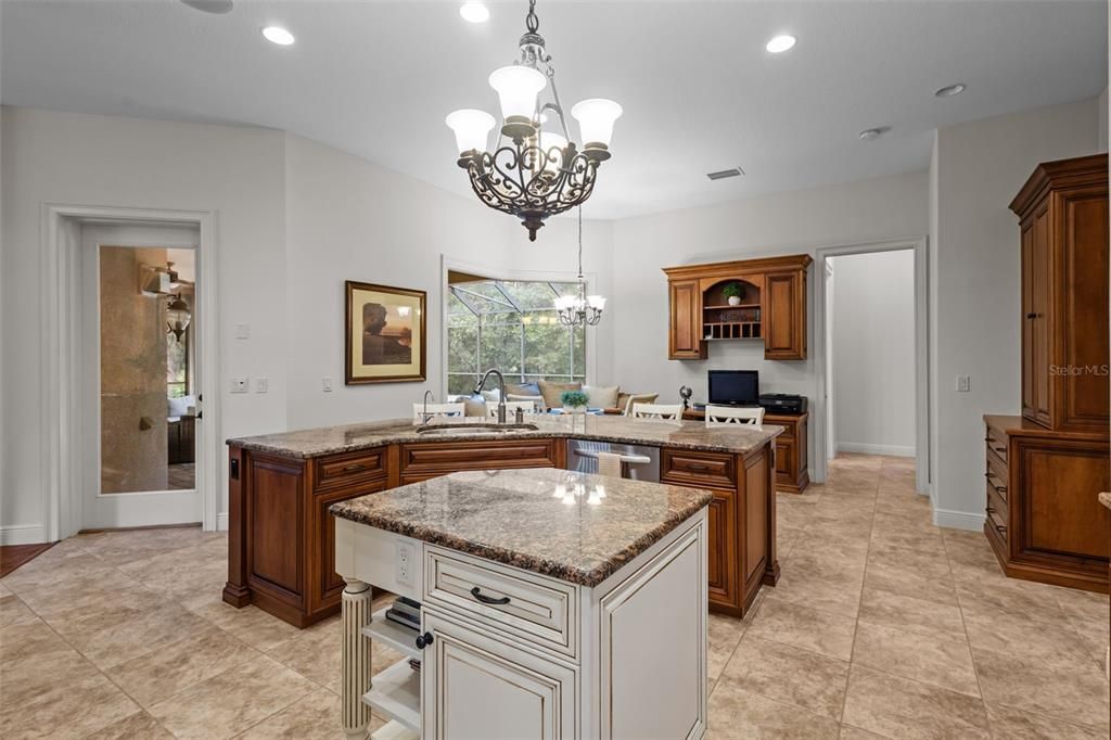 For Sale: $1,275,000 (6 beds, 4 baths, 4250 Square Feet)