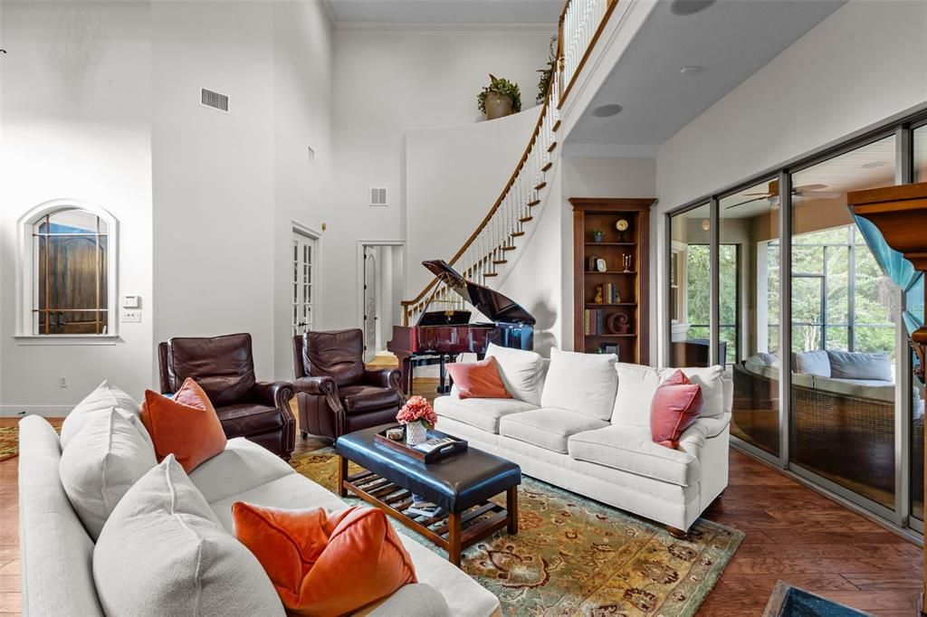 For Sale: $1,275,000 (6 beds, 4 baths, 4250 Square Feet)