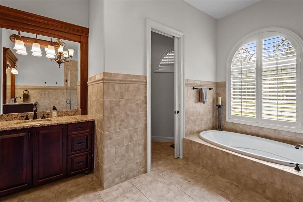 For Sale: $1,275,000 (6 beds, 4 baths, 4250 Square Feet)