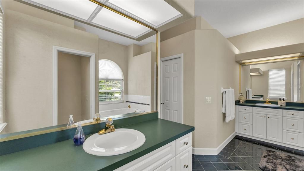 На продажу: $469,000 (4 спален, 3 ванн, 2374 Квадратных фут)