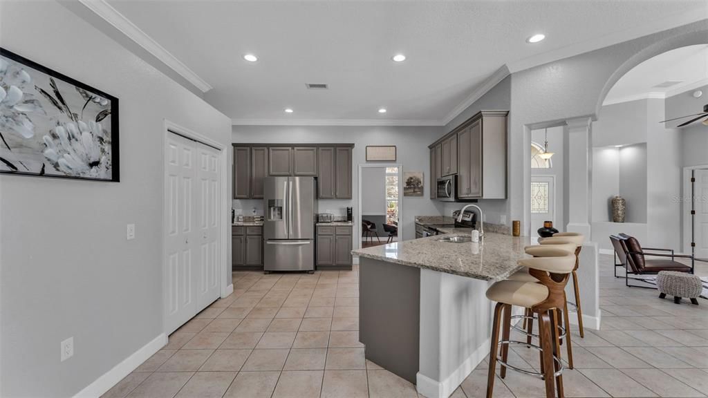 На продажу: $469,000 (4 спален, 3 ванн, 2374 Квадратных фут)