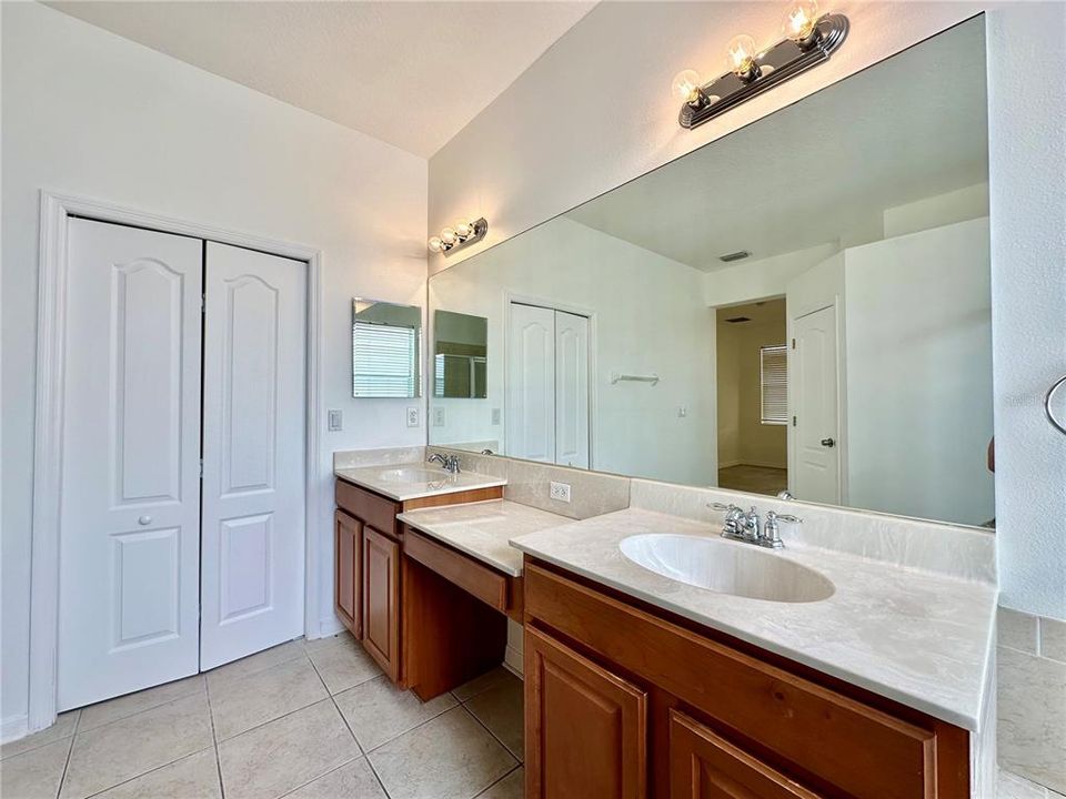 Active With Contract: $2,600 (3 beds, 2 baths, 2042 Square Feet)