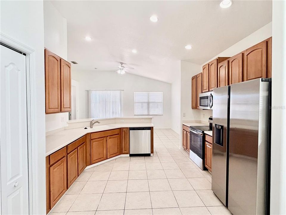 Active With Contract: $2,600 (3 beds, 2 baths, 2042 Square Feet)