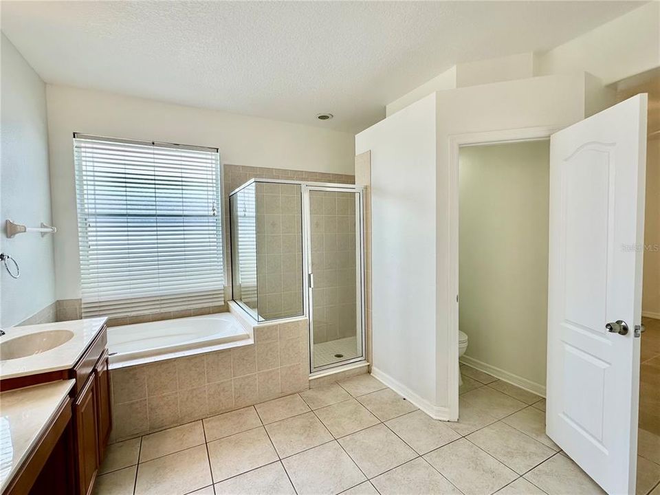 Active With Contract: $2,600 (3 beds, 2 baths, 2042 Square Feet)