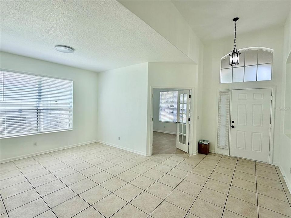 Active With Contract: $2,600 (3 beds, 2 baths, 2042 Square Feet)