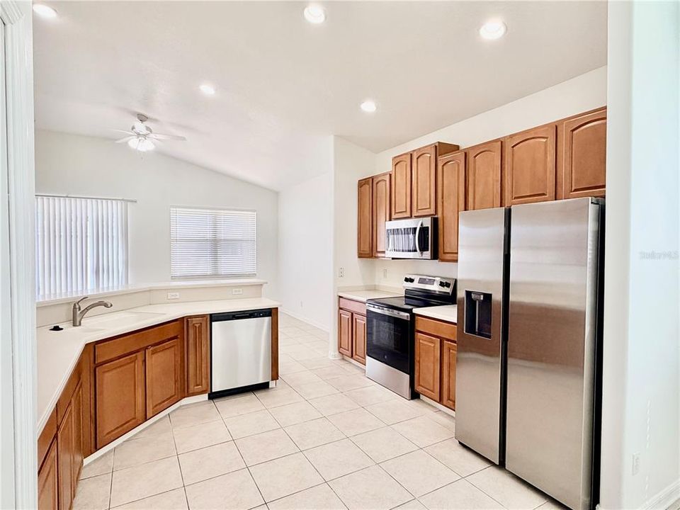 Active With Contract: $2,600 (3 beds, 2 baths, 2042 Square Feet)