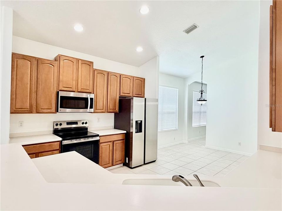 Active With Contract: $2,600 (3 beds, 2 baths, 2042 Square Feet)