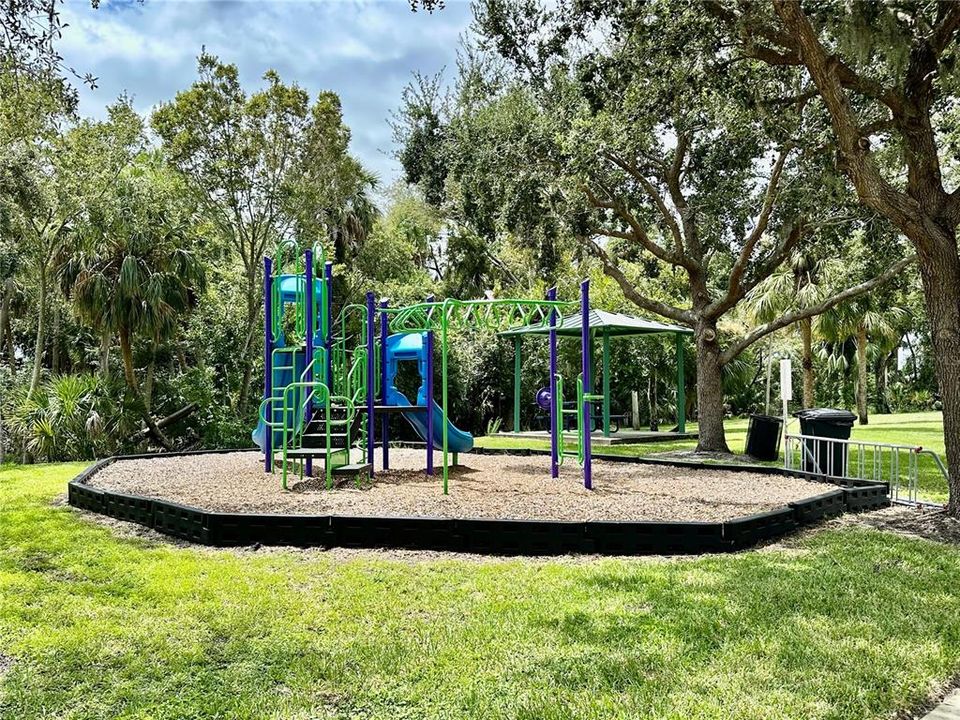 Active With Contract: $2,600 (3 beds, 2 baths, 2042 Square Feet)