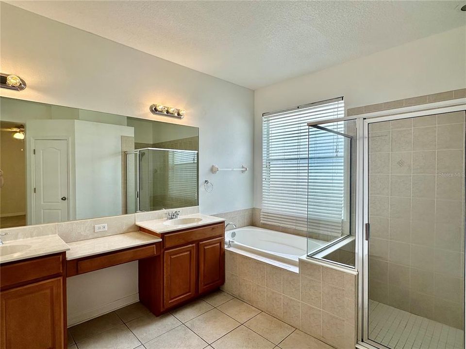 Active With Contract: $2,600 (3 beds, 2 baths, 2042 Square Feet)