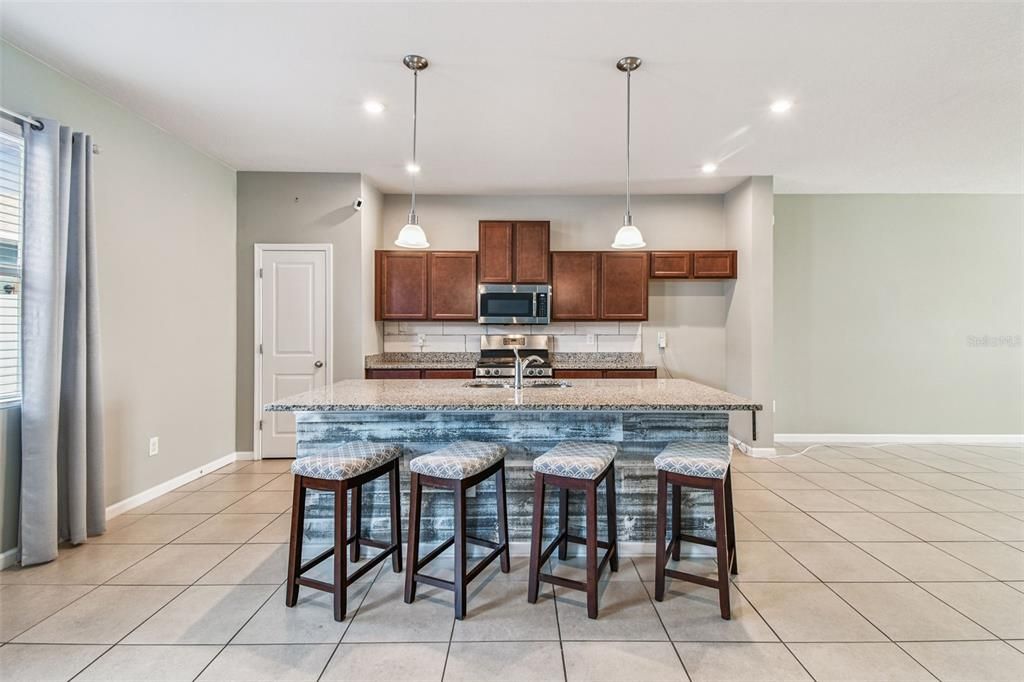 En Venta: $345,000 (3 camas, 2 baños, 1582 Pies cuadrados)