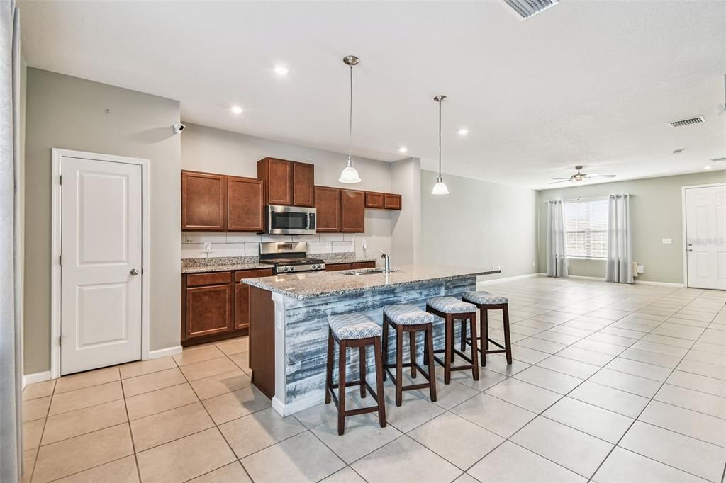 En Venta: $345,000 (3 camas, 2 baños, 1582 Pies cuadrados)